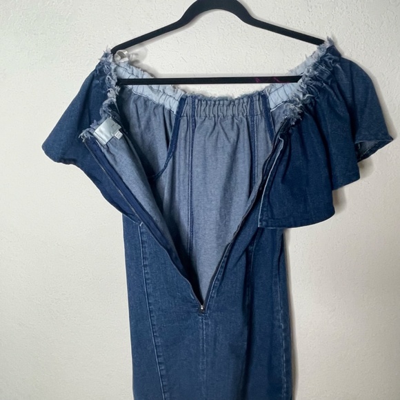 J.O.A Off The Shoulder Denim Mini Dress Size M Raw Neck Trim Blue Exposed Zip - Picture 6 of 14
